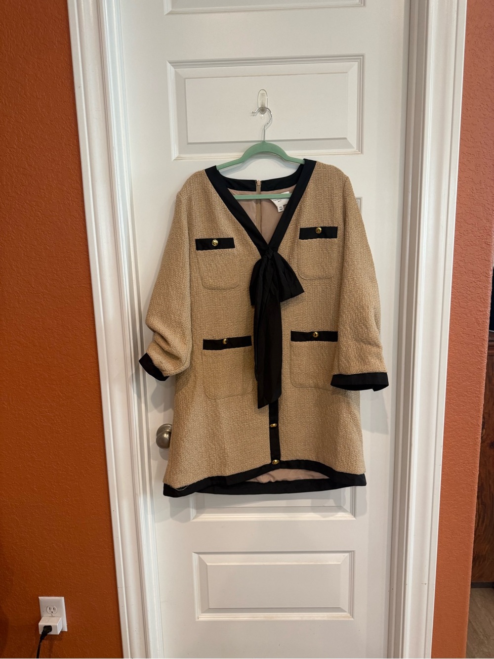 Pomander Place Black and Beige Women's Dress